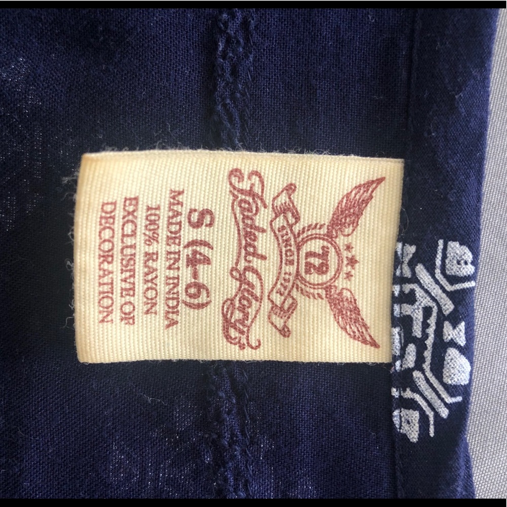 Patterned navy blouse - Picture 3 of 4